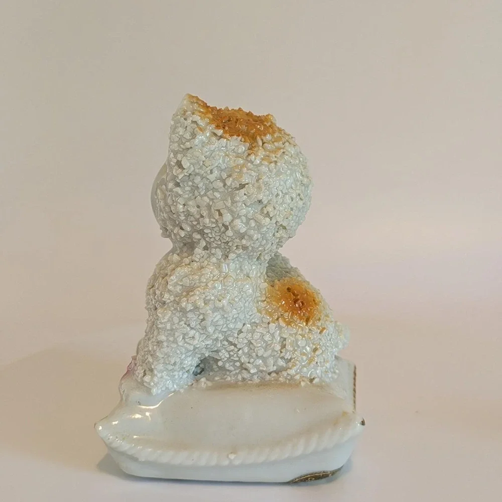 Vintage Victoria Ceramic Sugar Textured Cats On‎ Pillows Salt & Pepper Japan MCM